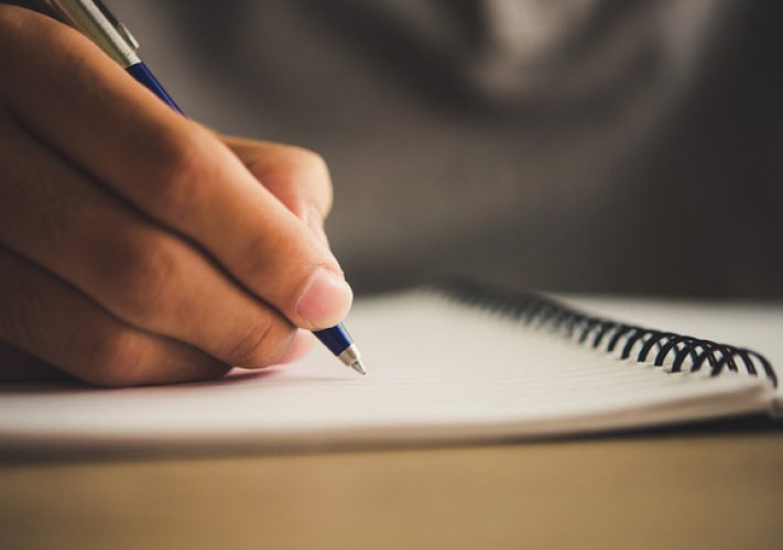 Viết luận văn thuê bằng tiếng Anh